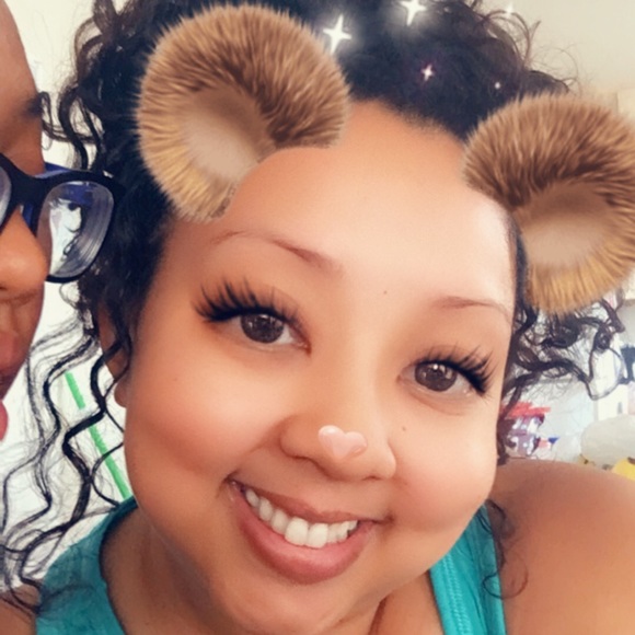 Meet your posher, Linda! 💛💛💛 - Picture 8 of 8